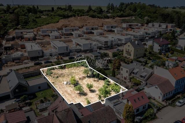 Na prodej atraktivní stavební pozemek s projektem a stavebním povolením, 1066m2, ul.Podholí, Praha 6