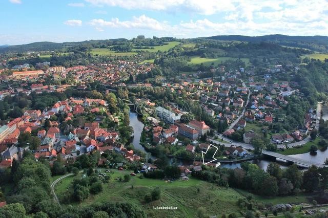 Zahrada s chatou nedaleko zámecké zahrady v Českém Krumlově