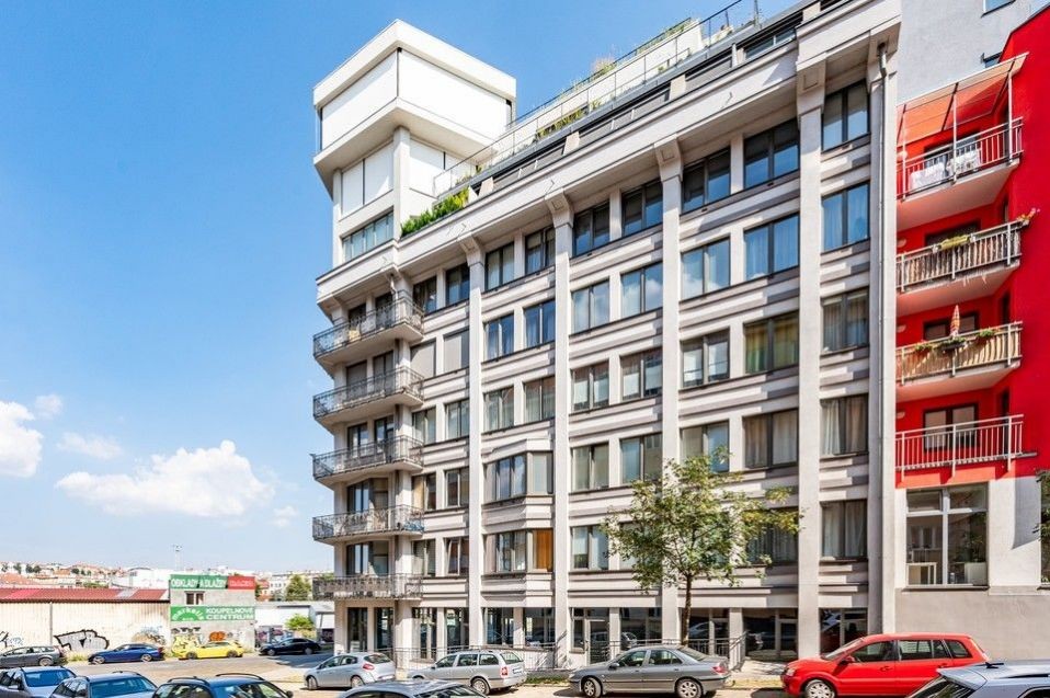 Obchodní dvoupatrový prostor k pronájmu, 300 m2, ve zrekonstruované budově, ul. Bartoškova, Nusle, P