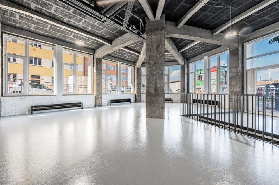 Obchodní dvoupatrový prostor k pronájmu, 300 m2, ve zrekonstruované budově, ul. Bartoškova, Nusle, P