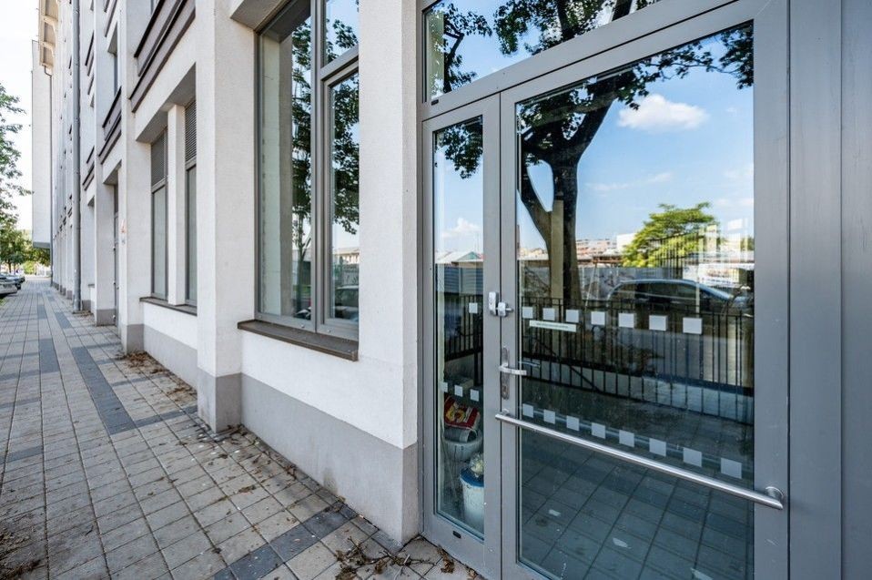 Obchodní dvoupatrový prostor k pronájmu, 361 m2, ve zrekonstruované budově, ul. Bartoškova, Nusle, P