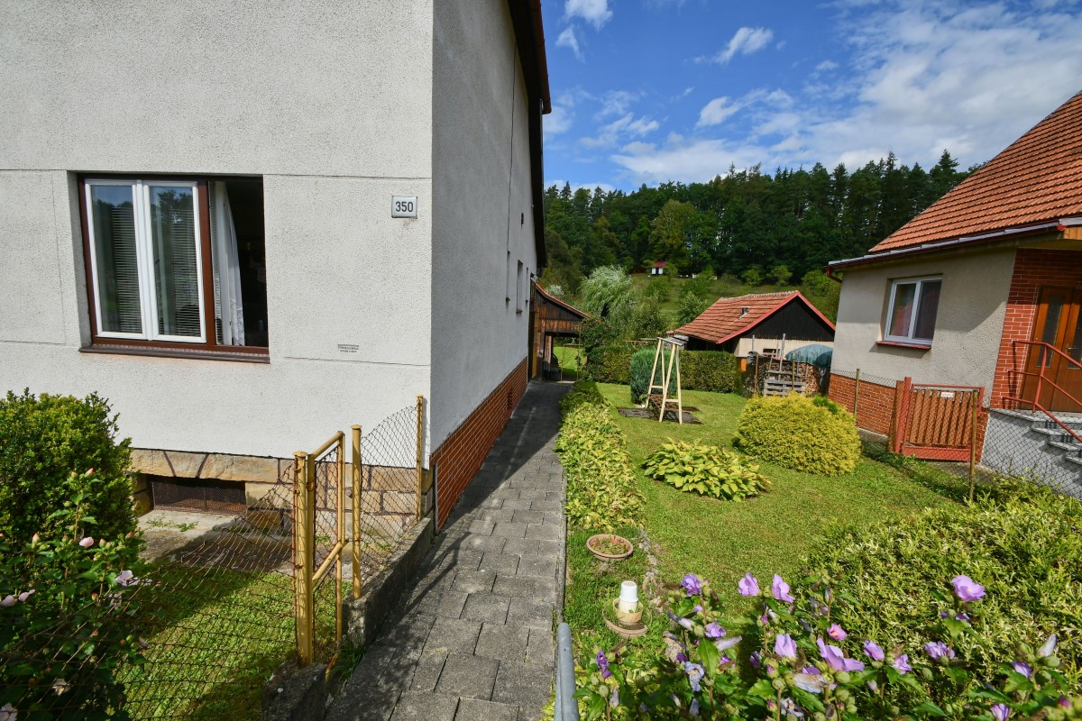Prodej samostatně stojícího rod. domu 4+1 s pozemkem a garáží v obci Slavičín