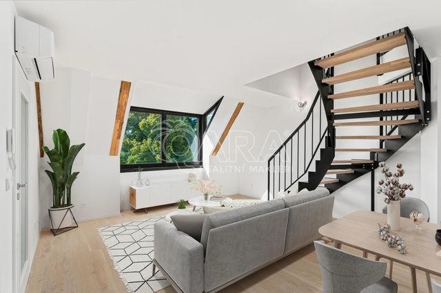 Moderní mezonet 5+kk, 120 m2, komfortní rodinné bydlení s jedinečnou atmosférou v barokním zámečku