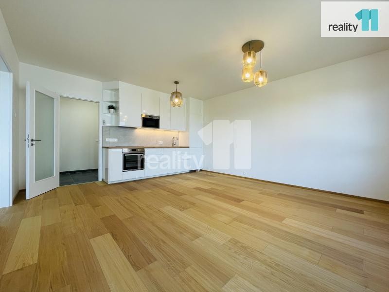Pronájem bytu, 2+kk, 57 m2 + terasa, zahrada, Praha 10