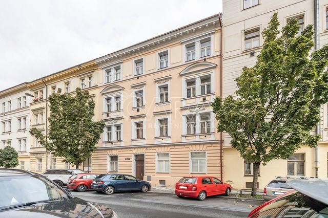 Pronájem luxusní kanceláře 93m² na Žižkově!