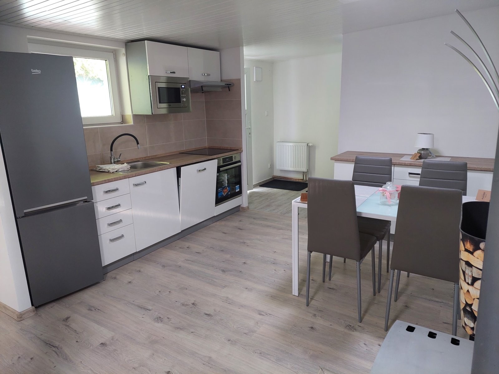 Pronájem novostavby bytu 3+kk, 65m2, s parkováním a zahradou, Nový Bor