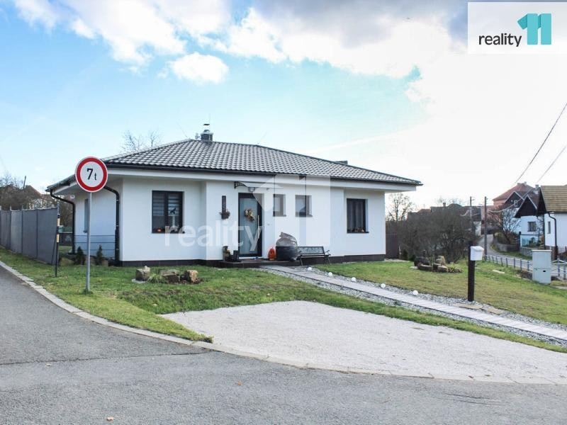 Bungalov 4+kk, s pozemkem 973 m2, Zlobice