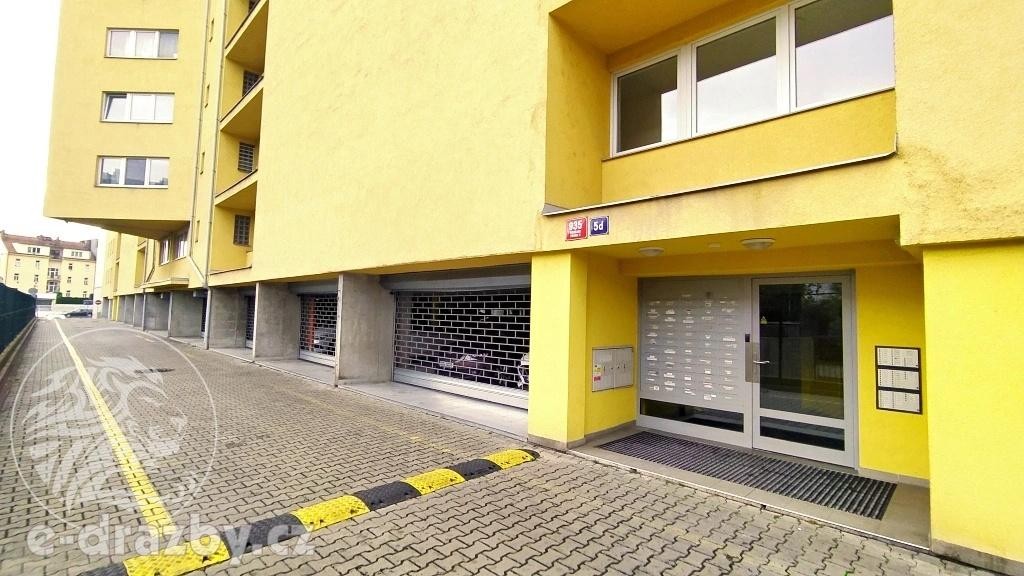 Luxusní byt 3+kk, 90m2 + terasa 11m2, 2x parkovací místo, sklep, ul. Na Harfě, Vysočany, Praha 9