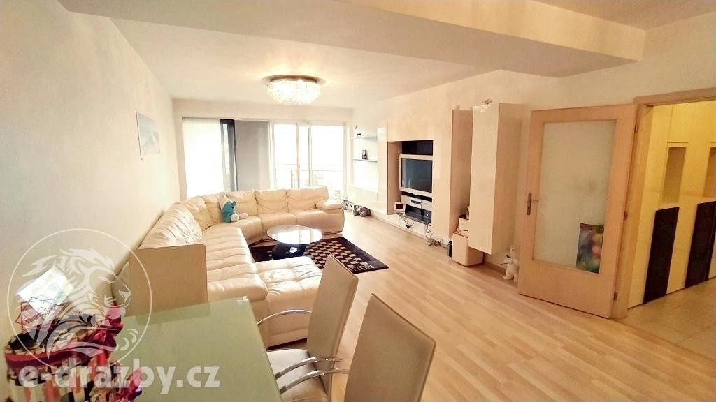 Luxusní byt 3+kk, 90m2 + terasa 11m2, 2x parkovací místo, sklep, ul. Na Harfě, Vysočany, Praha 9