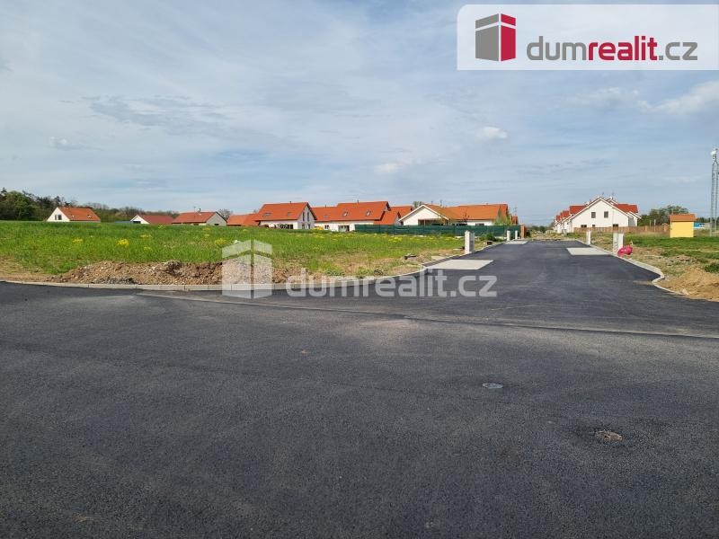 Prodej 4 stavebních pozemků v obci Veltrusy