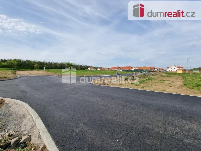 Prodej 4 stavebních pozemků v obci Veltrusy
