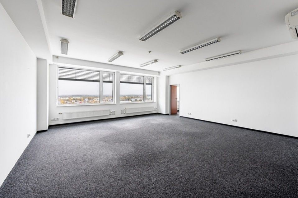 Pronájem kancelářských prostor (22 m2 - 45 m2), Průmyslová