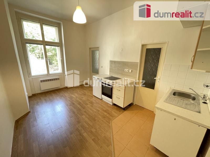 Pronájem bytu 2+kk 35m2 P5 Smíchov zařízený cihla 