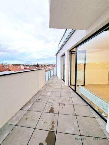 Pronájem zrekonstruovaného bytu 2+kk, s balkonem, na ulici Provazníkova v Brně - Černá pole