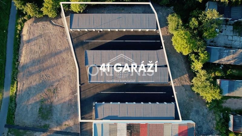 Prodej nového uzavřeného areálu, 41 řadových garáží