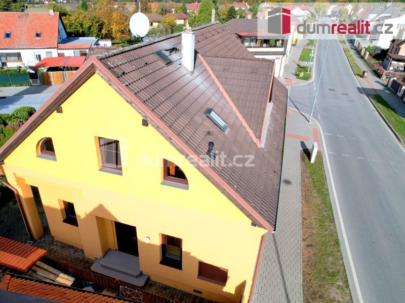 K prodeji, rodinný dům se 2 byt. jednotkami, bazénem, garáží a parkovacím místem, ul. Plavská, České Budějovice