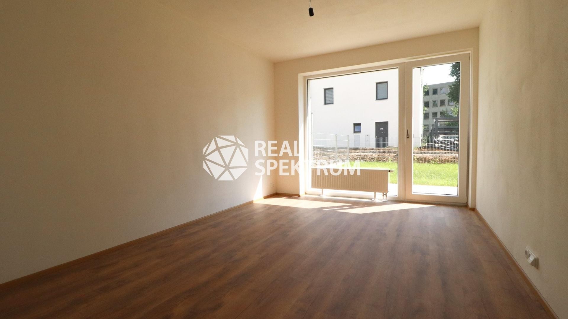 Pronájem nezařízeného bytu 2+kk se zahrádkou a parkovacím stáním, 75 m2 - Vyškov - Dědice