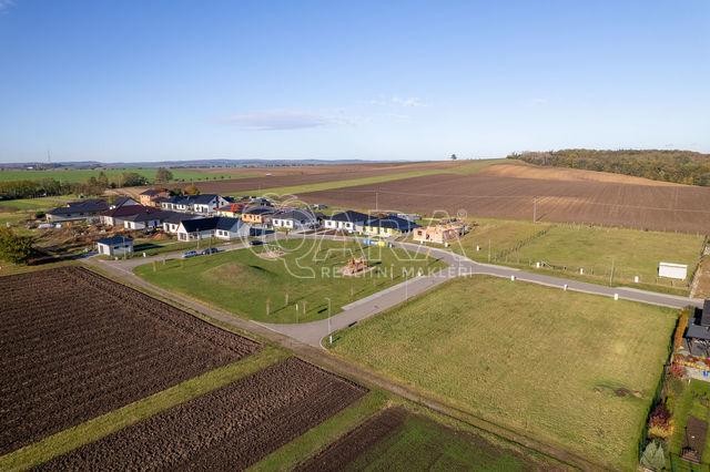 Na prodej stavební pozemek s možností výstavby domu, 1000m2, Pivín, okr. Prostějov