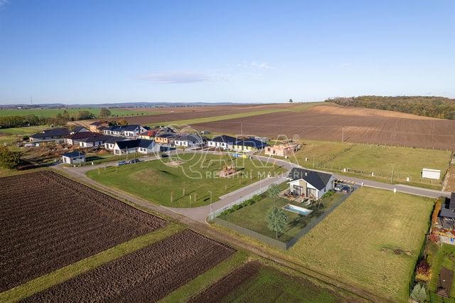 Na prodej stavební pozemek s možností výstavby domu, 1000m2, Pivín, okr. Prostějov