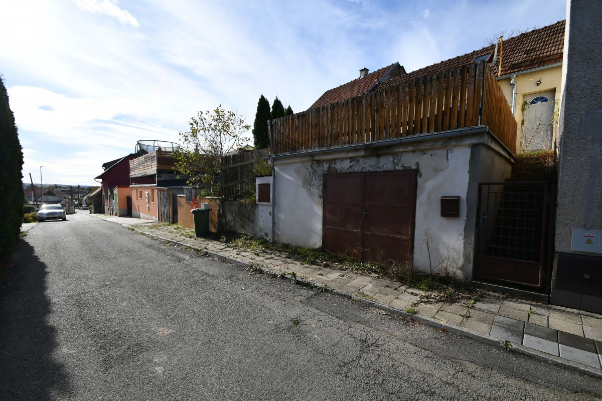 Prodej RD 2+1 s garáží a se zahradou v obci Ždánice