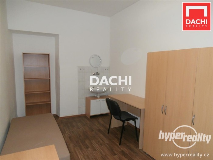 Pronájem 1.místa ve 2.lů pokoji pro studentku  v bytě 7+1, 15 m², Olomouc, ul. Palackého