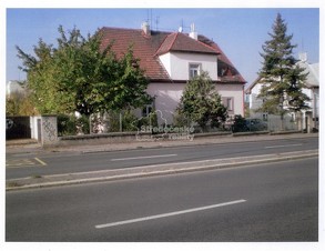 Samostatný rodinný dům, 3 bytové jednotky + garáž, pozemek 557m2, Praha 10 - Strašnice