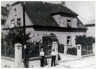 Samostatný rodinný dům, 3 bytové jednotky + garáž, pozemek 557m2, Praha 10 - Strašnice