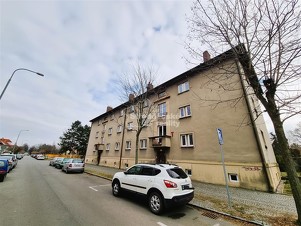 Prodej/pronájem bytu 2+1/balkon/sklep, 61m2, OV, cihla, 1.patro, Sezemická ul., Pardubice, k rekonstrukci