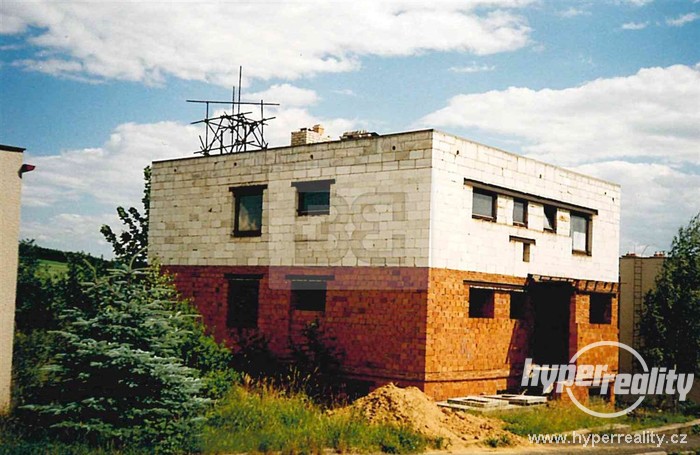 Pozemek s rozestavěným rodinným domem v lukrativní části obce Klatovy, ul.Akátová