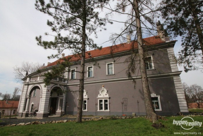 Prodej historického zámku v lázeňské obci Mšené-lázně.