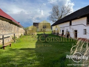 Prodej venkovského stavení s pozemky 2.415 m2, stodola, obec Heřmaň nedaleko města Písek