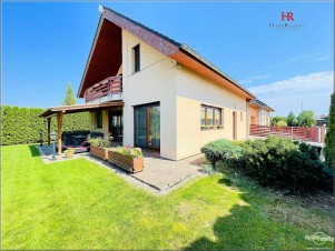 Prodej RD 4+1, garáž, terasa, balkon, pozemek 552 m2, Březí, Praha – východ 