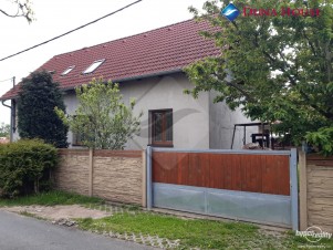 Prodej vícegeneračního rodinného domu 300 m2, Sibřina, Praha - východ.