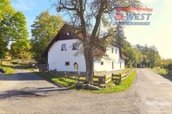 Prodej rodinného domu s pozemkem 9462 m2 v Mlázovech s možností komerčního využití